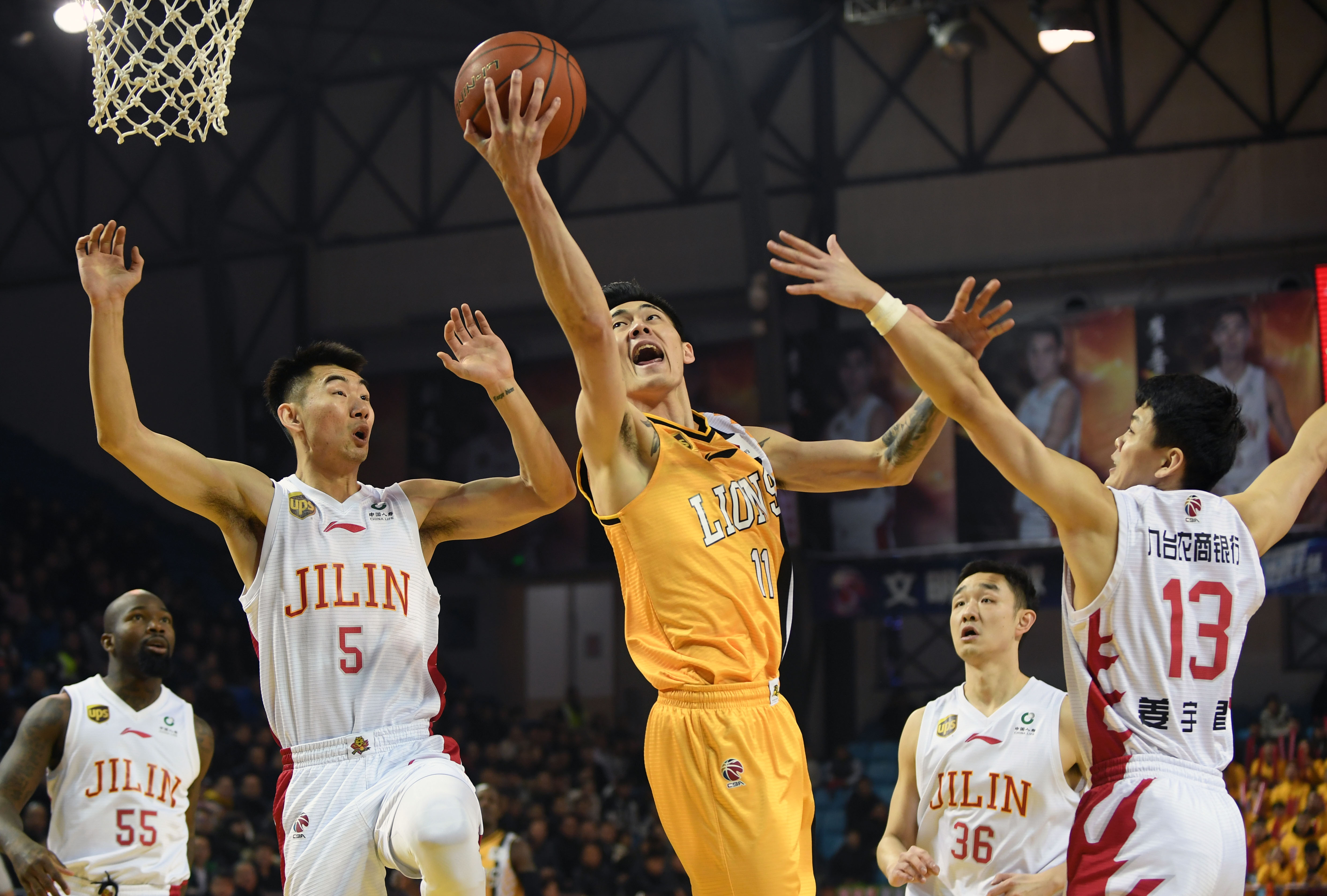 更是对足球 更是对足球