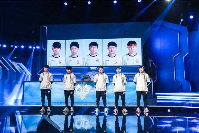 全队精神焕 全队精神焕